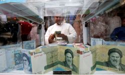 العملة الإيرانية تتراجع بشكل  حاد أمام الدولار
